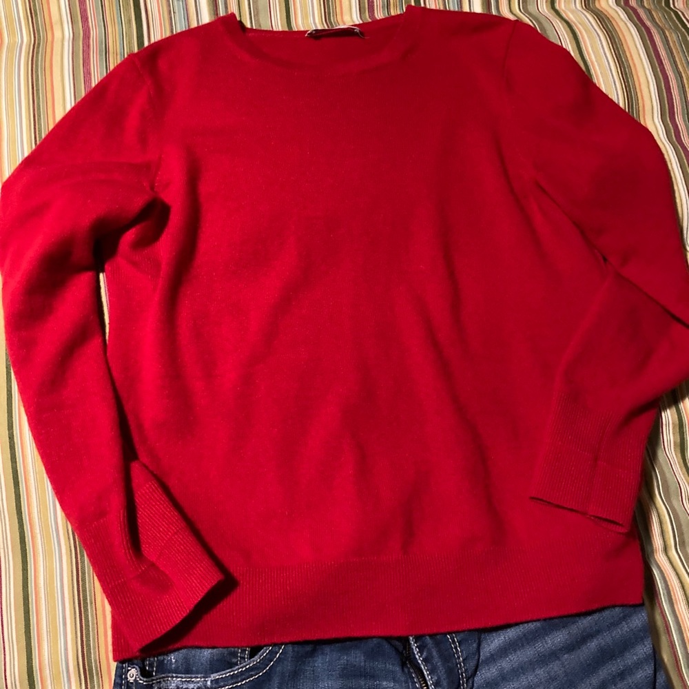 Crew neck cashmere sweater